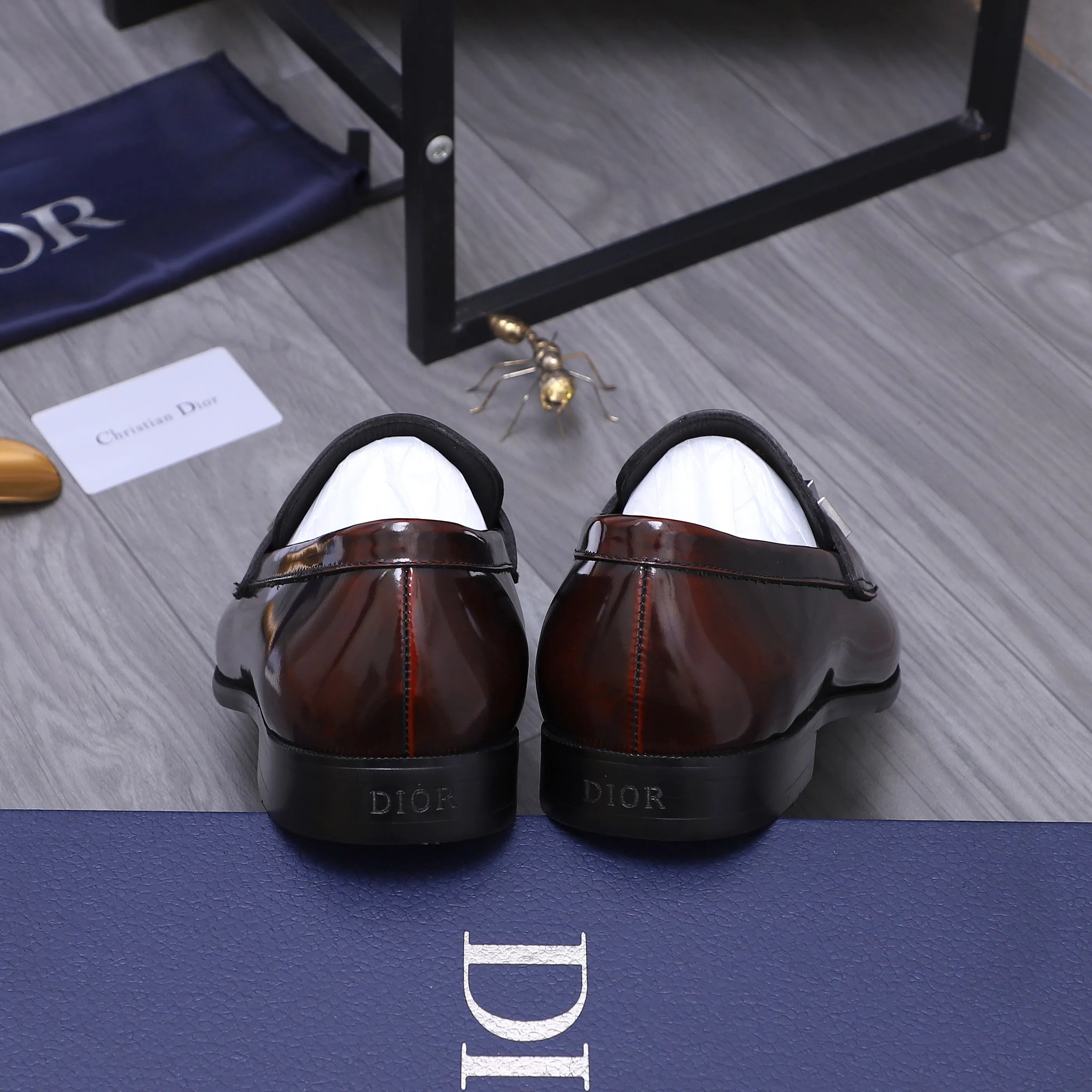 Men's shoes 💰580 Product trademark: Dior "Dior" formal business leather shoes Regular size: 39-45 (45 is custom-made and non-returnable) Product materials: Selected color-brushed pearlescent cowhide upper, cowhide lining, original outsole